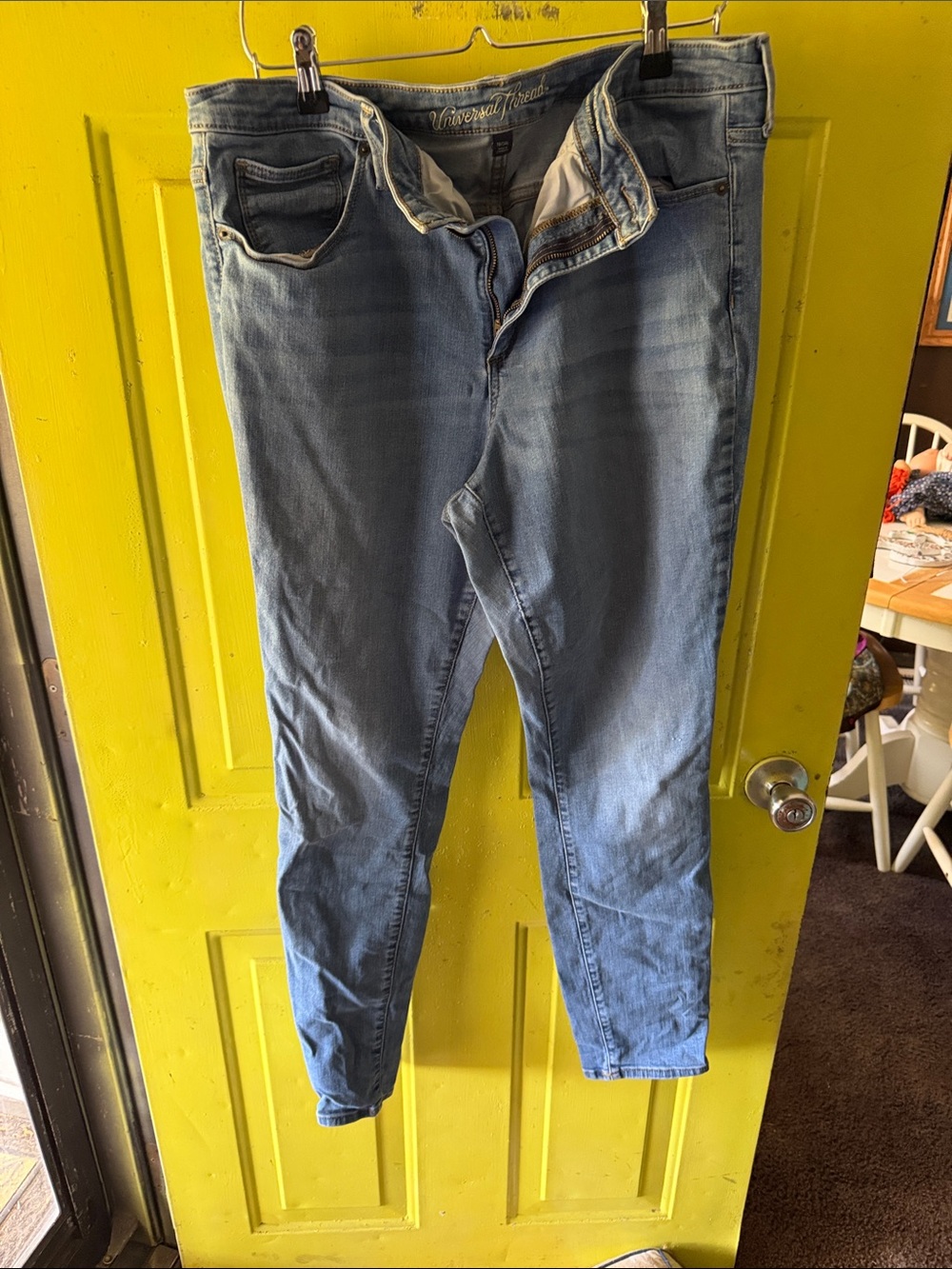 Universal Thread Light Blue Slim Straight women’s Jeans